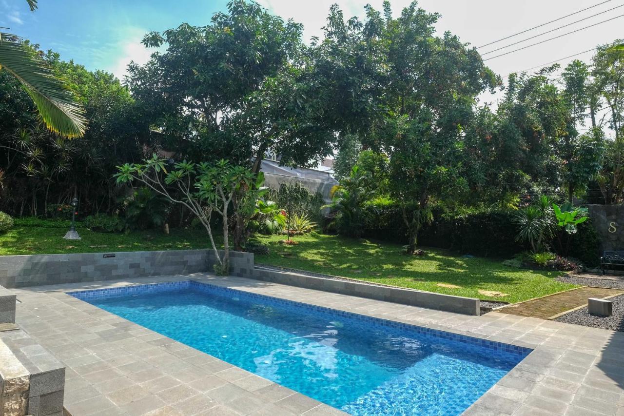 Sareh Villa By The Lavana Semarang Exterior foto