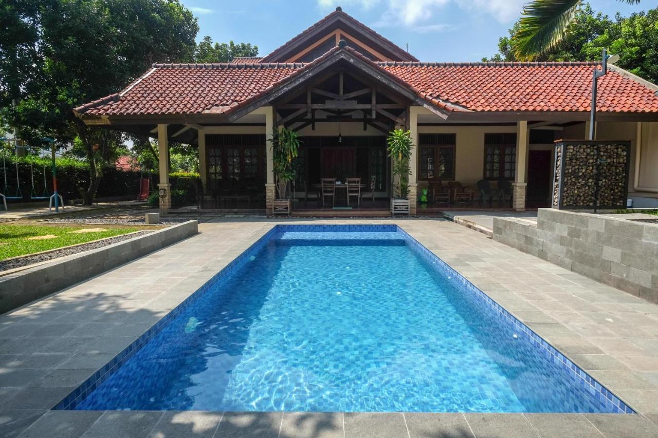 Sareh Villa By The Lavana Semarang Exterior foto